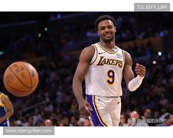 里夫斯赞詹姆斯无私奉献树立更衣室榜样